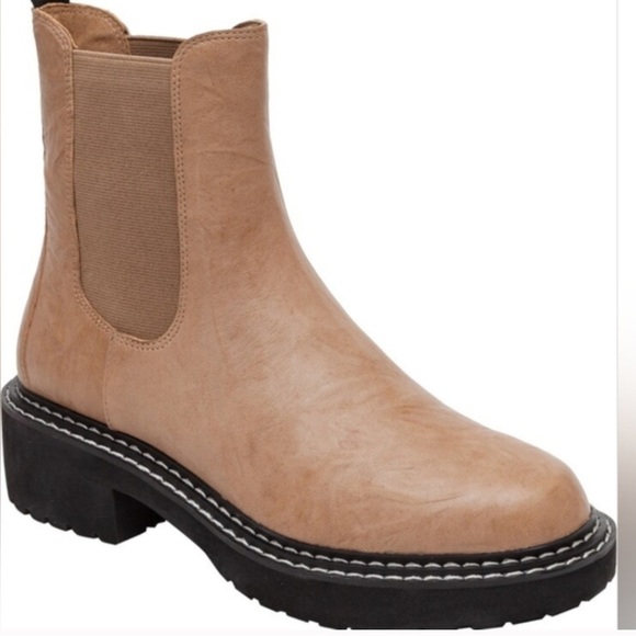 lisa vicky Shoes - Lisa Vicky Pub Lug Sole Chelsea Boot Ankle Leather Pull-On Textured Tan Camel